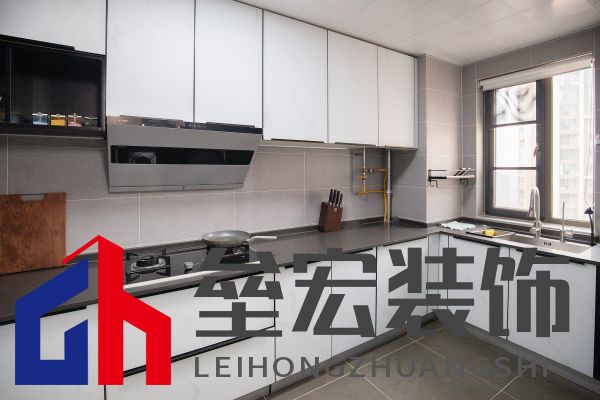 白色、木色與黑色演繹同一空間下的不同格調(diào)！